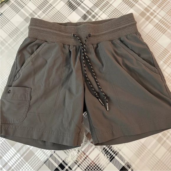 Old Navy, Columbia And June & Hudson Shorts  3 Lot - Picture 7 of 14